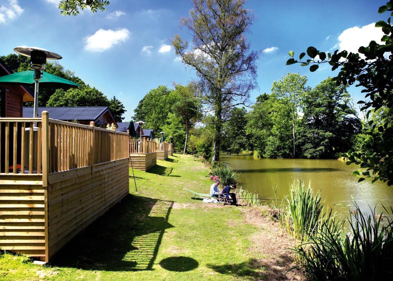 Upton Lakes Lodges Cullompton Extérieur photo
